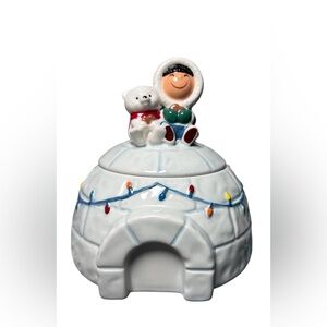 Hallmark 2016 “Frosty Friends” Christmas/Holiday Ceramic Igloo Cookie/Candy Jar